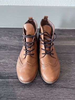 Women’s Tan Lace-Up Brogue Ankle Boots